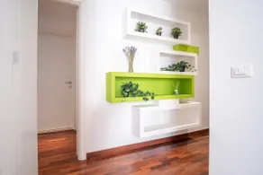 Close to the ferry terminal, free parking - Image 3
