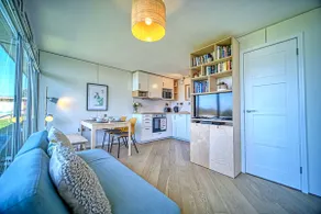 Stylish & Bright, Easy Access to Beach, Cromer - Image 4