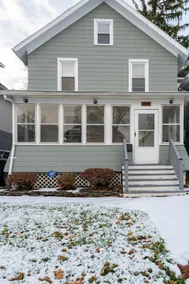Comfy, family-friendly Downtown| near ROC events - Image 3