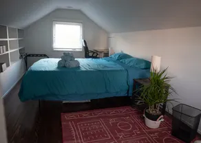 2BR Cottage-Private Entrance-Free Parking-Transit - Image 4