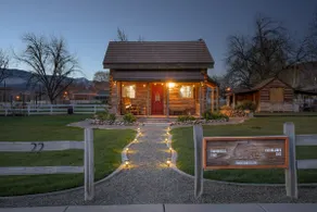 Modernized Pioneer Cabin Close to ZION! - Image 2