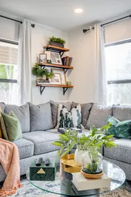 😍Spacious modern 2bedroom home w/ free parking- Located in the medical district! - Image 2