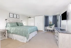 Beautiful, 2 bedroom condo - Image 3