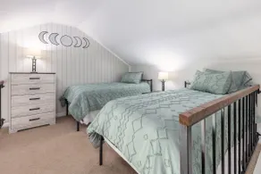 Beautiful, 2 bedroom condo - Image 5