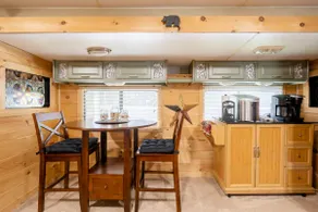 Rustic home in resort community - Image 5