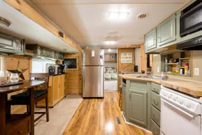 Rustic home in resort community - Image 3