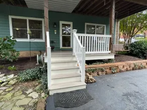 2 BR private rental, quiet with garden views - Image 3
