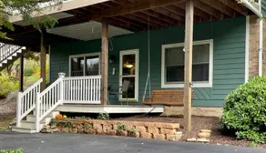 2 BR private rental, quiet with garden views - Image 2