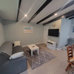 Cosy 1 Bedroom Cottage Fully Renovated - Image 5