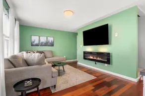 Large 3 floor Townhome with Patio, Backyard and Sauna - Image 5