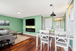 Large 3 floor Townhome with Patio, Backyard and Sauna - Image 3