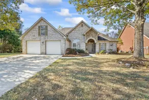 Gorgeous, updated 4 bedroom home that sleeps 10! - Image 2
