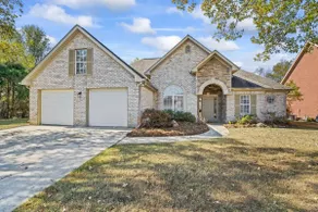 Gorgeous, updated 4 bedroom home that sleeps 10! - Image 3
