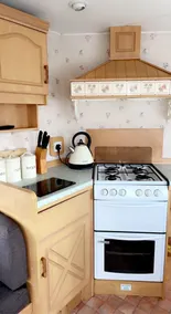 Cosy 3 Bedroom Caravan - Image 5