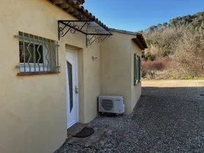 Lovely pool accommodation among the vines - Image 3