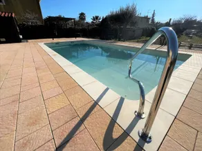 Lovely pool accommodation among the vines - Image 4