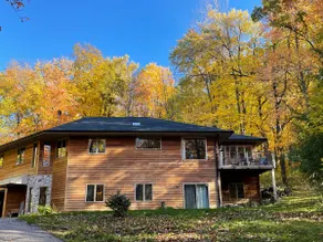 Baraboo Bluffs: Ski, Golf, Hike & WI Dells - Image 2