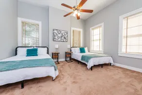 Built in 1875-Sleeps 19 Perfect for Large Groups - Image 3