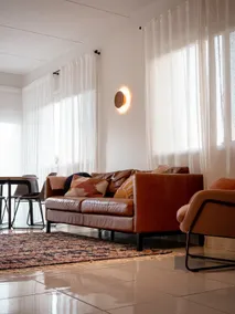 Retro Luxe Beachfront Apartment - Image 5