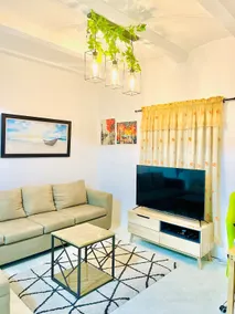 Awesome 2 bedrooms, living & dining area - Image 5
