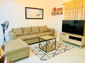 Awesome 2 bedrooms, living & dining area - Image 3
