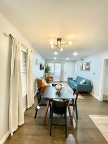 Explore Dallas in this Mid Century modern home - Image 2