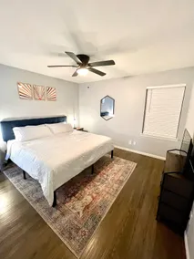 Explore Dallas in this Mid Century modern home - Image 5