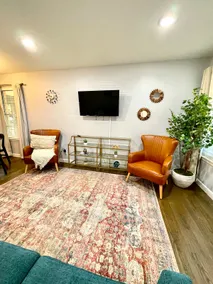 Explore Dallas in this Mid Century modern home - Image 3