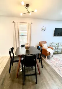 Explore Dallas in this Mid Century modern home - Image 4