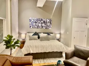 Designer's historic hideaway. Prime Location! - Image 3