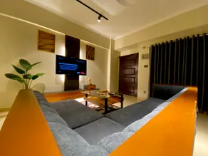 305 woody themed minimalist 1BHK Netflix-heated - Image 3