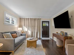 Wonderful Downtown Ferndale Bungalow - Image 2