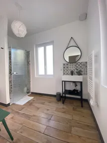 City center apartment near squares - Image 5