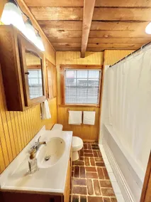 The Bayou Log Cabin - Image 4