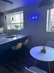 Modern Loft Apt in Historic Building/Free Parking - Image 3