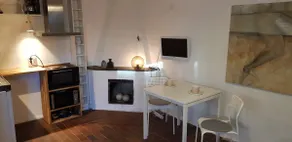 Small cozy apartment opposite restaurant & pub - Image 4