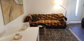 Small cozy apartment opposite restaurant & pub - Image 2