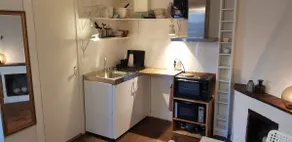 Small cozy apartment opposite restaurant & pub - Image 5
