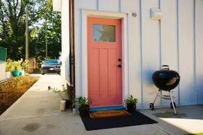 Clean & cozy guest suite in the heart of Courtenay - Image 2