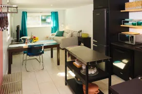 Clean & cozy guest suite in the heart of Courtenay - Image 5