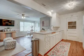 The Golden - Charming 3 bedroom 1 mile from TTU - Image 2
