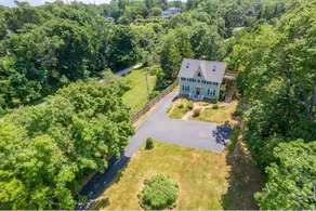 1620 Bayview, walk to BID Hospital, awesome locale - Image 3