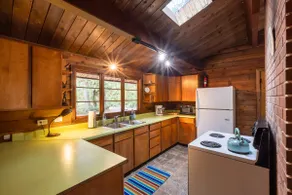 Barlow Trail Bungalow - Image 4