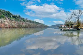 Branson, MO. Charming Lakefront Cottage Getaway. - Image 5