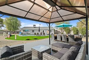 Free Heated Pool, Game Room, Mini-Golf, BBQ, Lux Home - Image 3