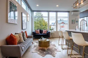 Modern 3 Bedroom Townhouse w/ Private Rooftop - Image 2