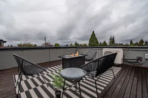 Modern 3 Bedroom Townhouse w/ Private Rooftop - Image 3