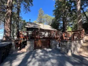Beautiful Lake View! Sleeps 8! Fire Pit &Hot Tub! - Image 3