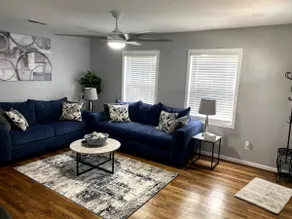 RON'S HOUSE: Cozy & Charming in Revitalizing Area - Image 5