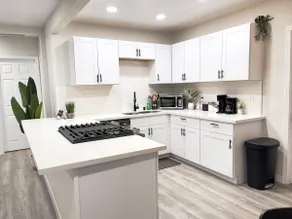 New 3 BR, Gated Parking, Sleep 8, Walk to BLVD - Image 5